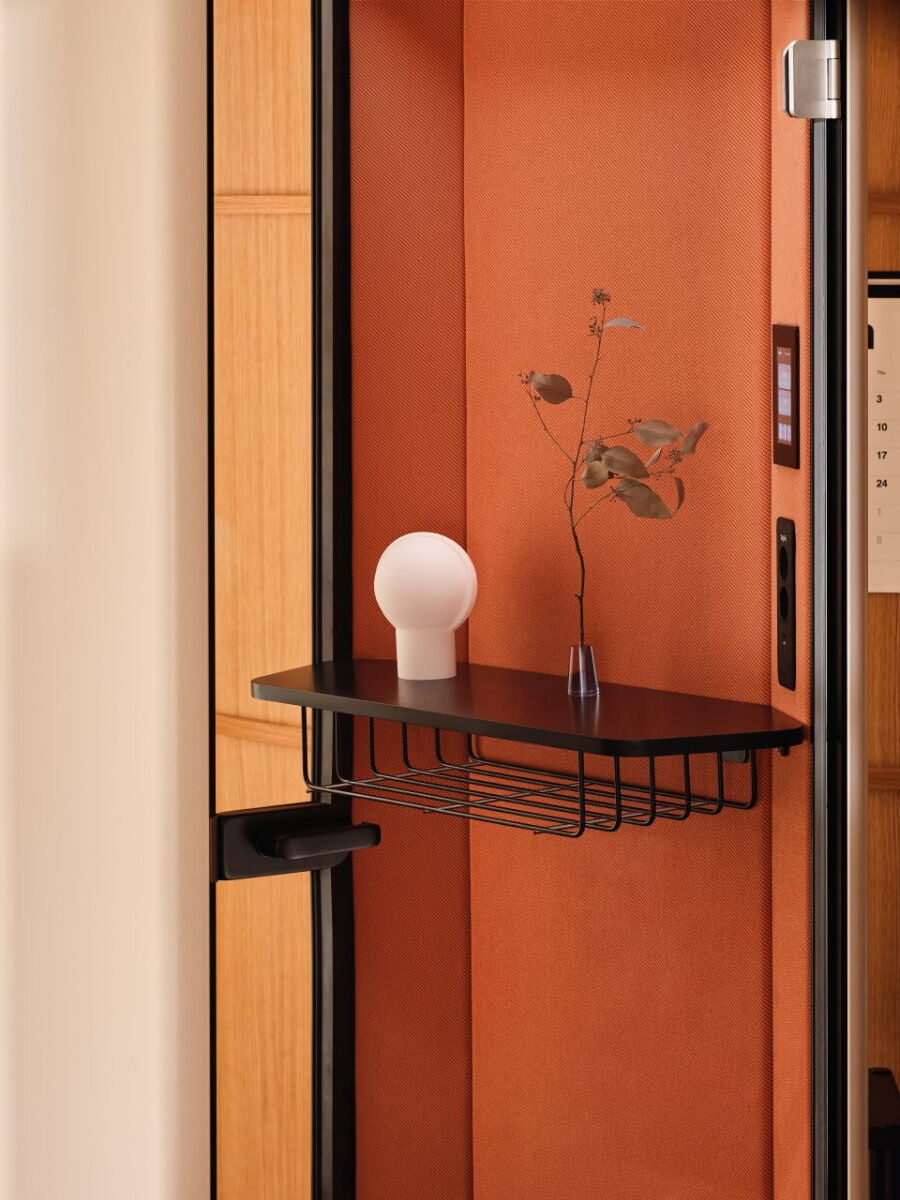 Coda - Ein-Personen-Akustikkabine Weiss / Orange Blue Line