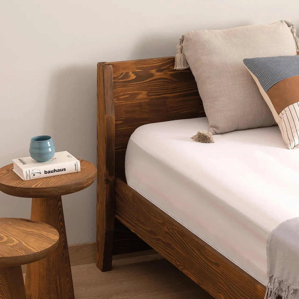 Markus Holzbett – Einzelbett aus Kiefernholz in Braun - Prime Möbel