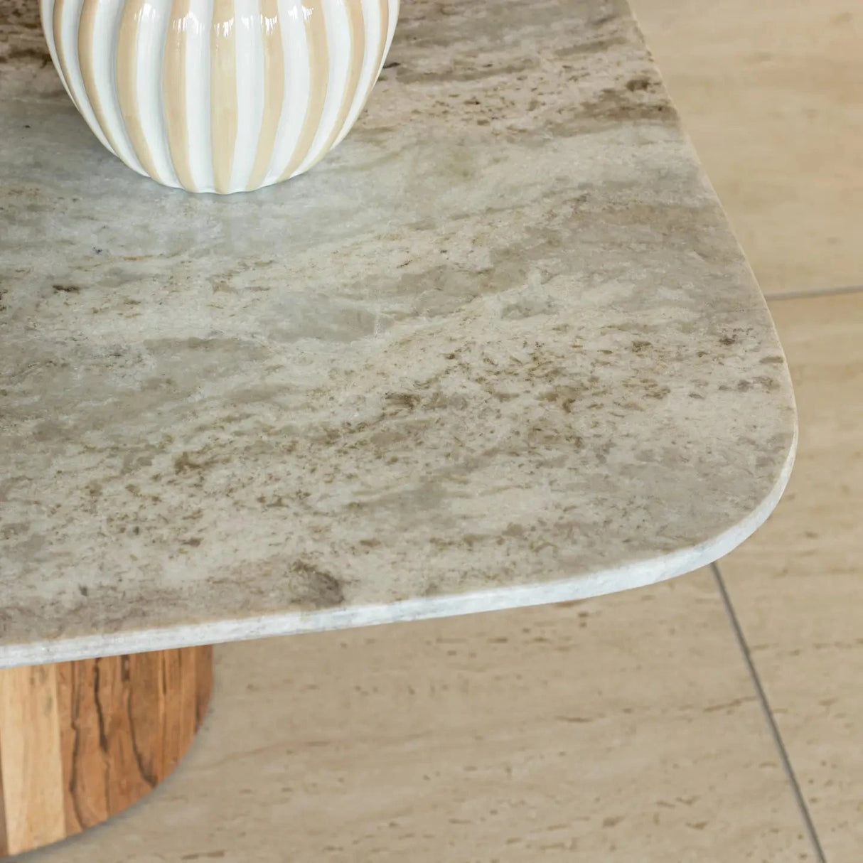 BERGENGRAUER COUCHTISCH AUS MARMOR UND HOLZ - Prime Möbel