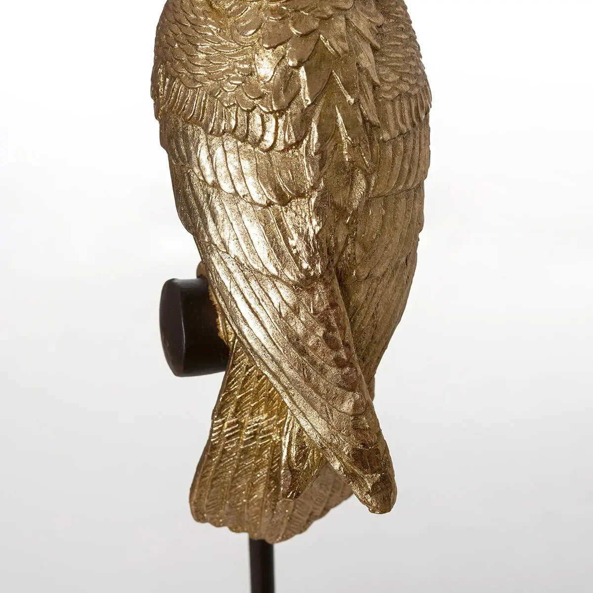 Goldener Harzpapagei mit schwarzem Sockel. 41 cm - Prime Möbel