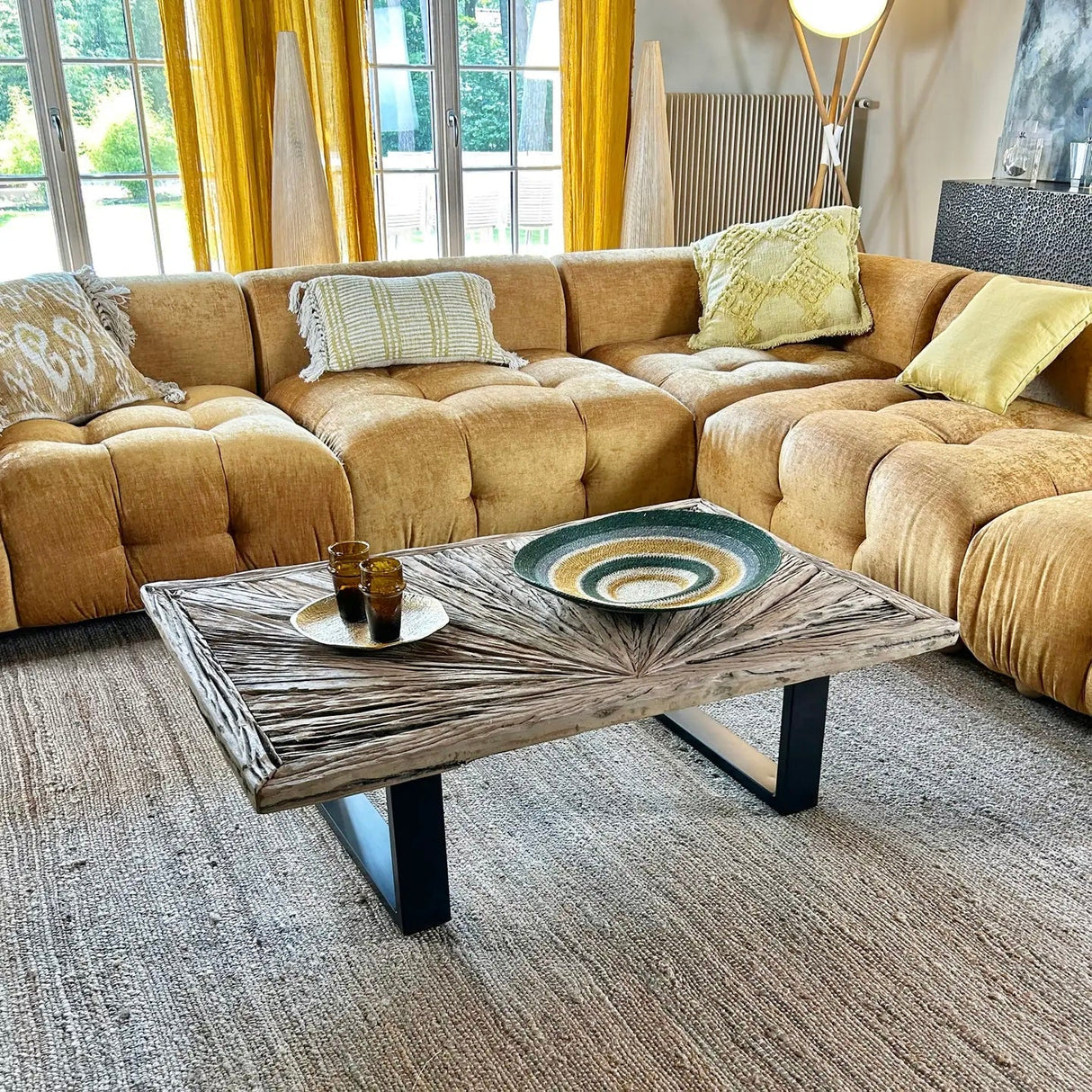 Sarmaty Couchtisch – Recyceltes Teakholz industriellen Look - Prime Möbel