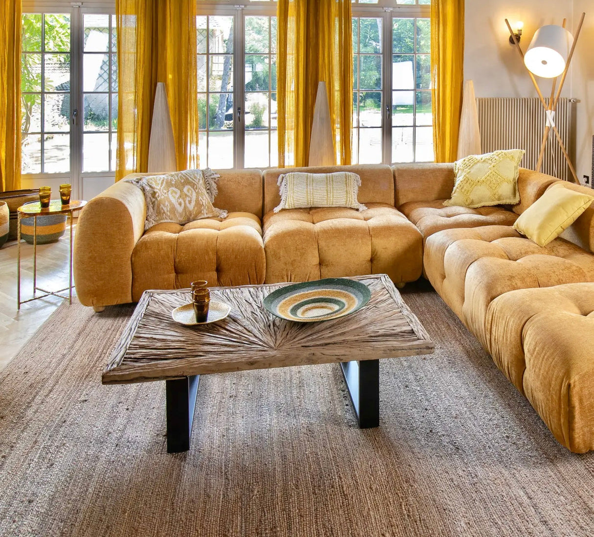 Sarmaty Couchtisch – Recyceltes Teakholz industriellen Look - Prime Möbel