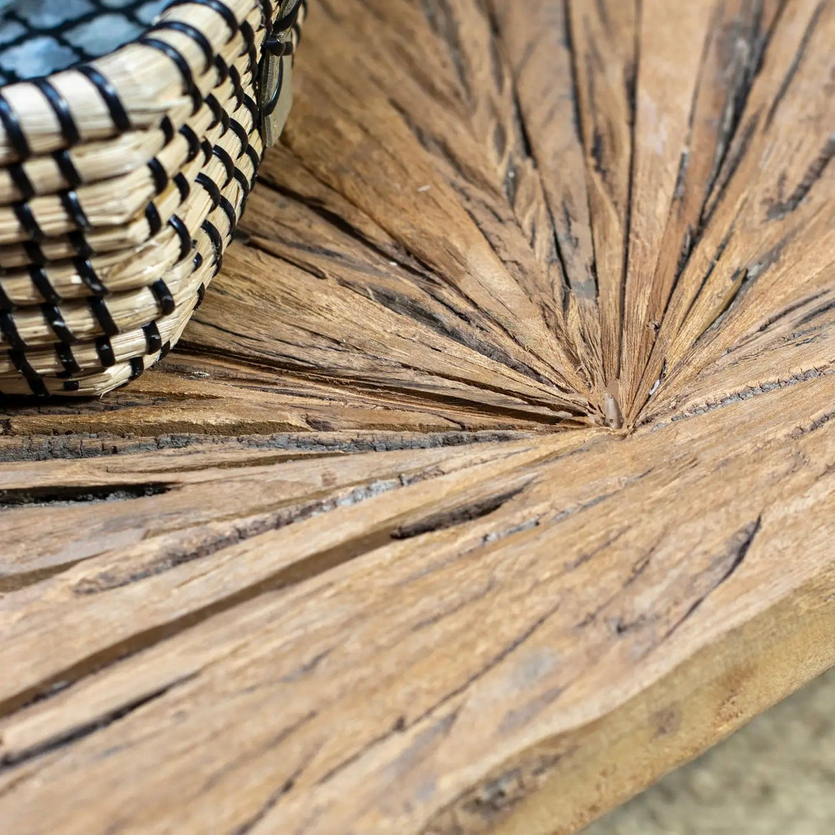 Sarmaty Couchtisch – Recyceltes Teakholz industriellen Look - Prime Möbel