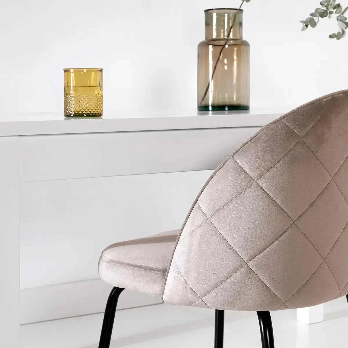 Stuhl URSULA kamelfarbenem Samt - Prime Möbel