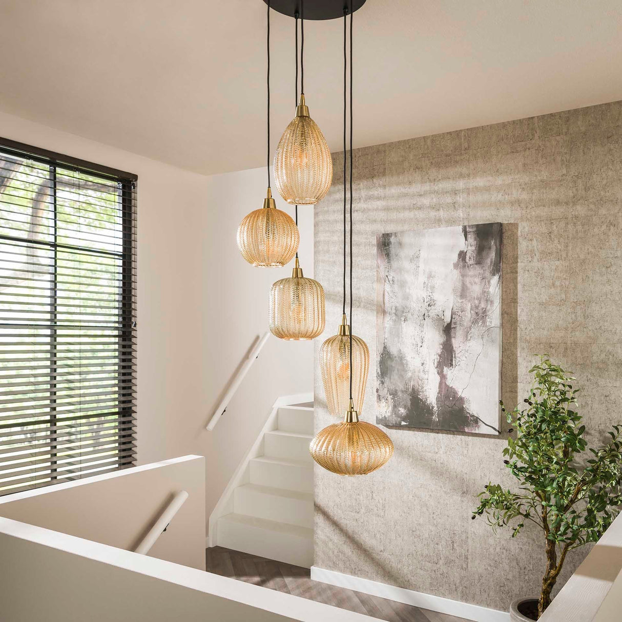 Hängelampe mit bernsteinfarbenen Glasschirmen – Stilvolles Design - Prime Möbel