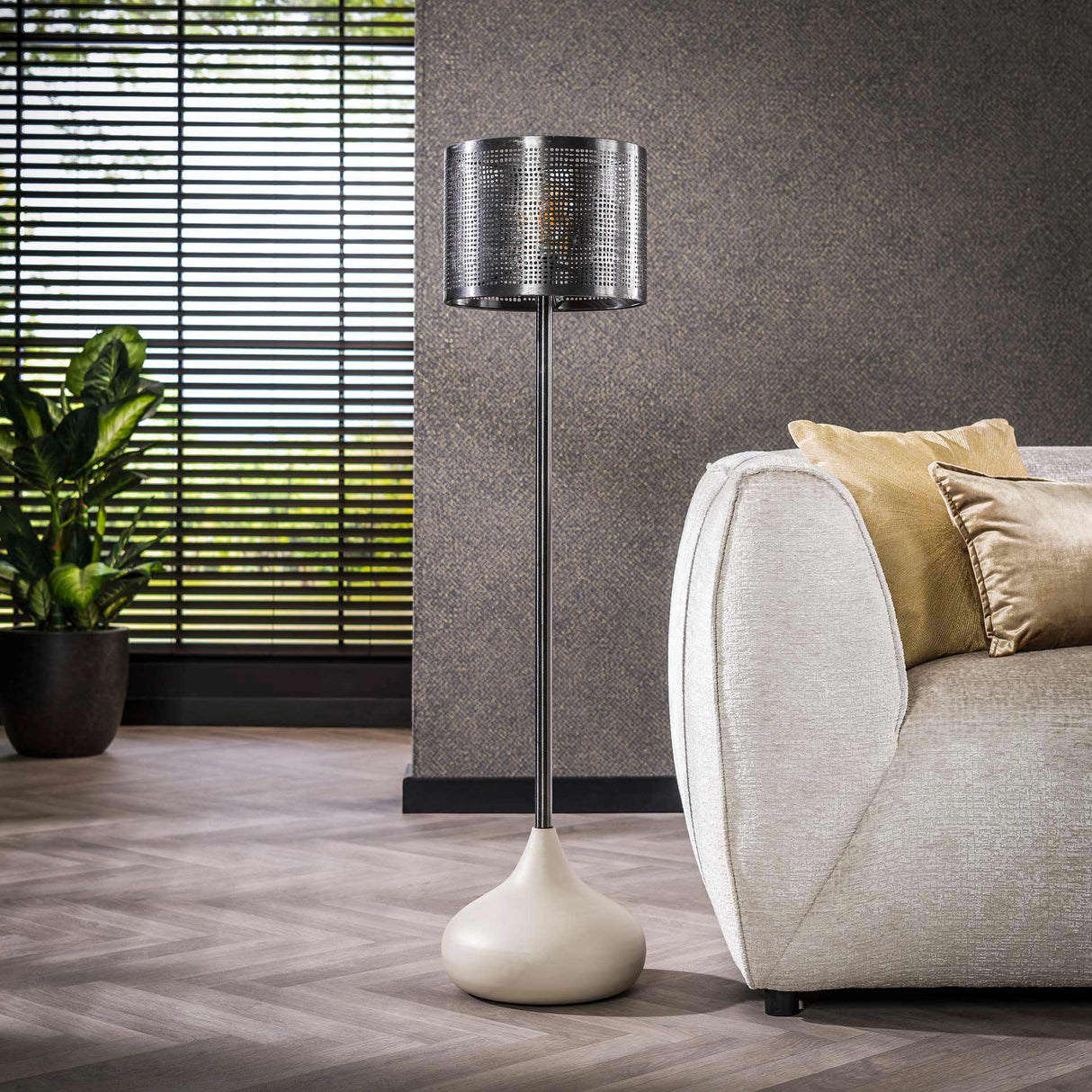 Stehlampe in natürlichem Grau – Trendige Eleganz für Ihr Zuhause - Prime Möbel