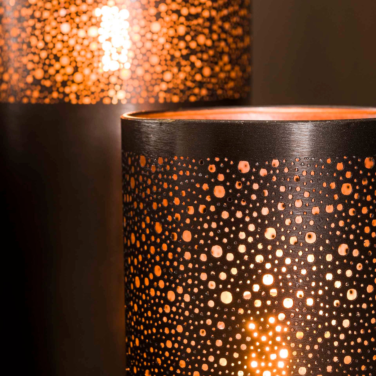 Stehlampe mit zylindrischem Design – Stilvolle Lichtspiele - Prime Möbel