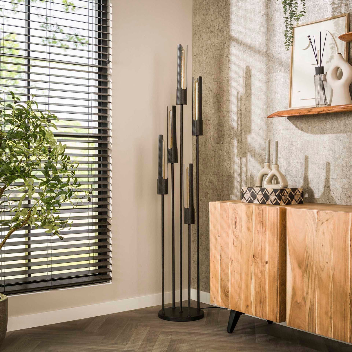 Stehlampe Tube Elegantes Design für stimmungsvolles Licht - Prime Möbel