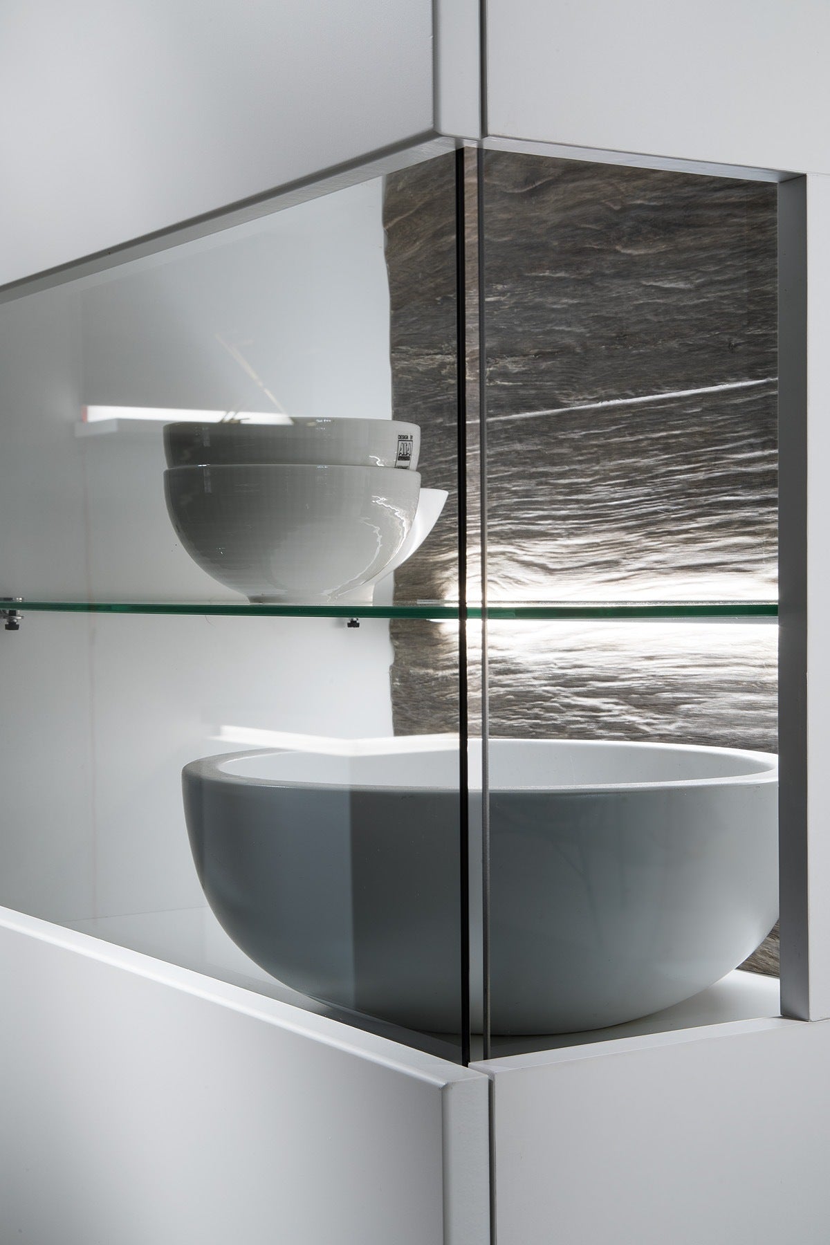 Vitrine Merbena Amberg Eiche/weiss matt 90x37x208 cm Prime Möbel