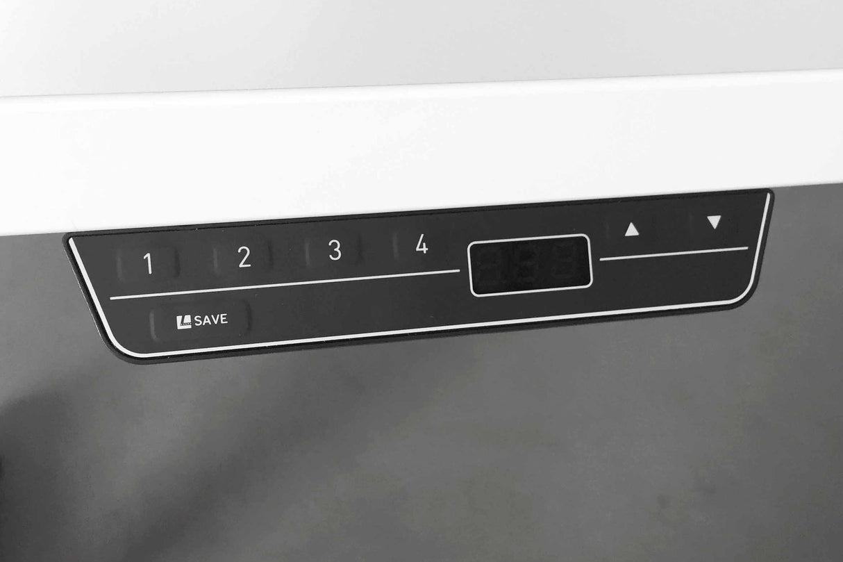 Moderner Schreibtisch mit klarer Linienführung – ideal für Homeoffice und Büro