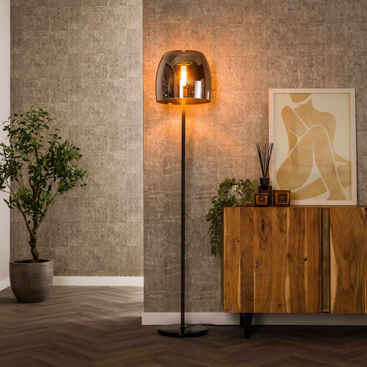 Stehlampe Drift Glass Eleganz und Stil in einem Design