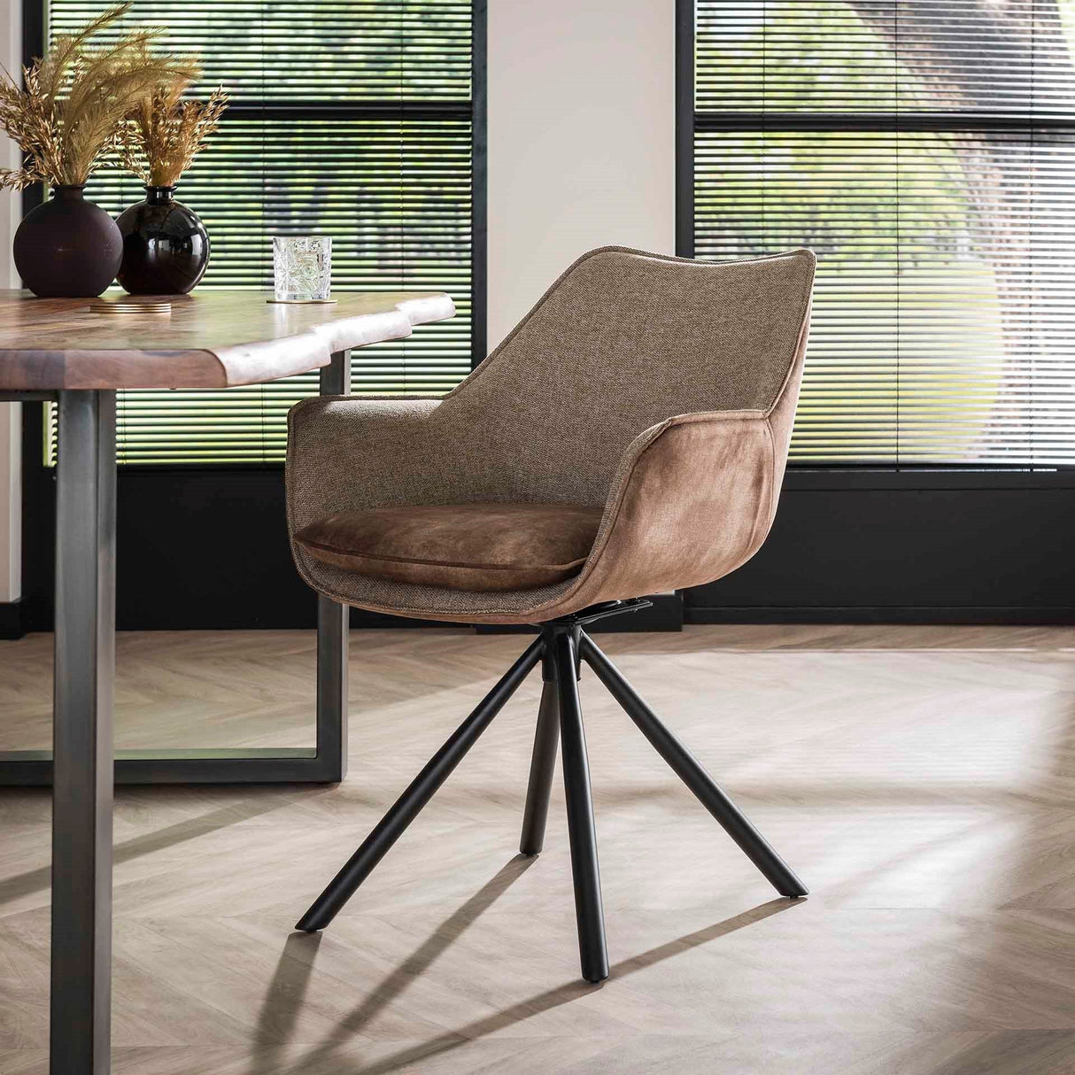 Armstuhl Two-Tone drehbar – Eleganz trifft auf Komfort Prime Möbel