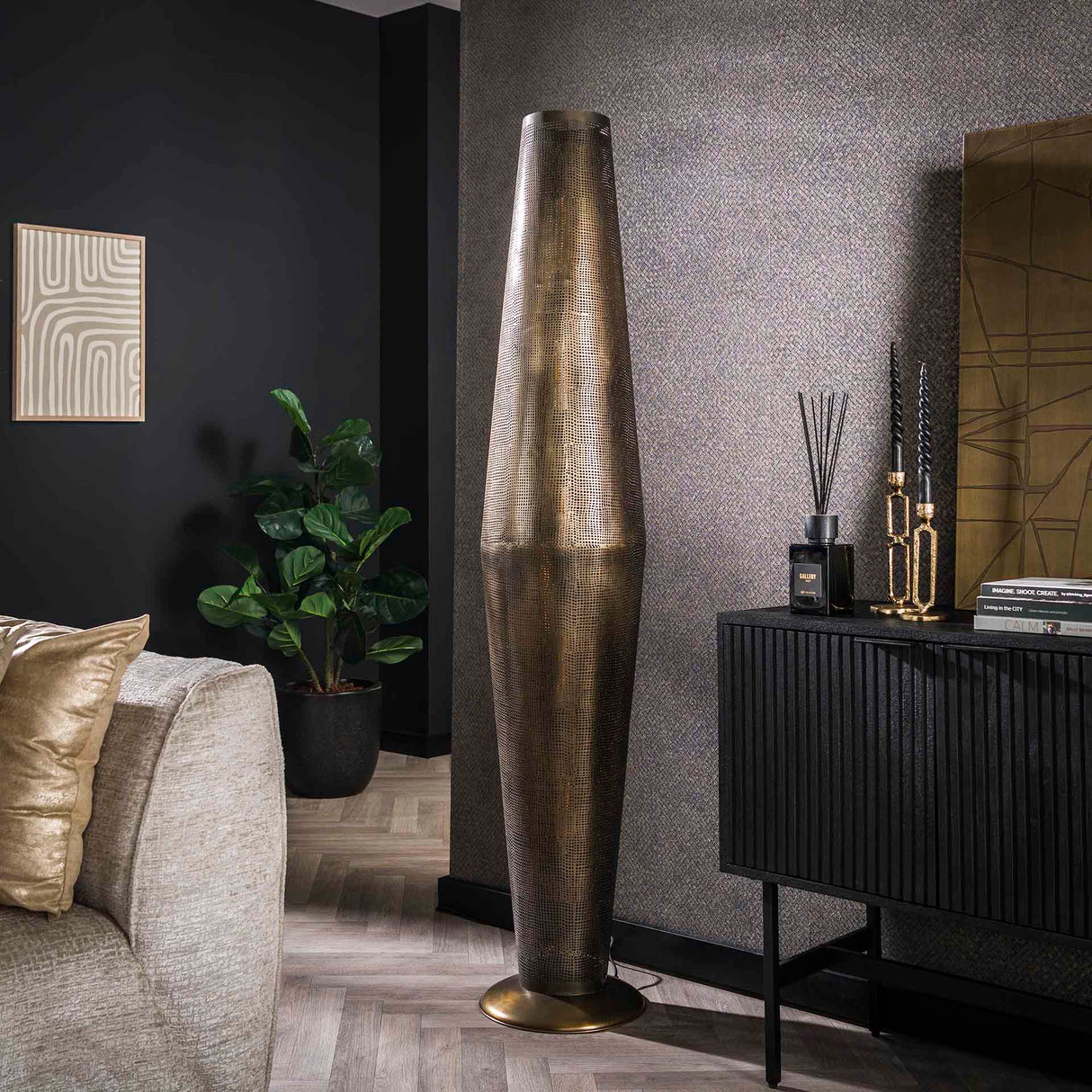 Stehlampe Cosmic“ – Eleganz mit kosmischem Flair - Prime Möbel