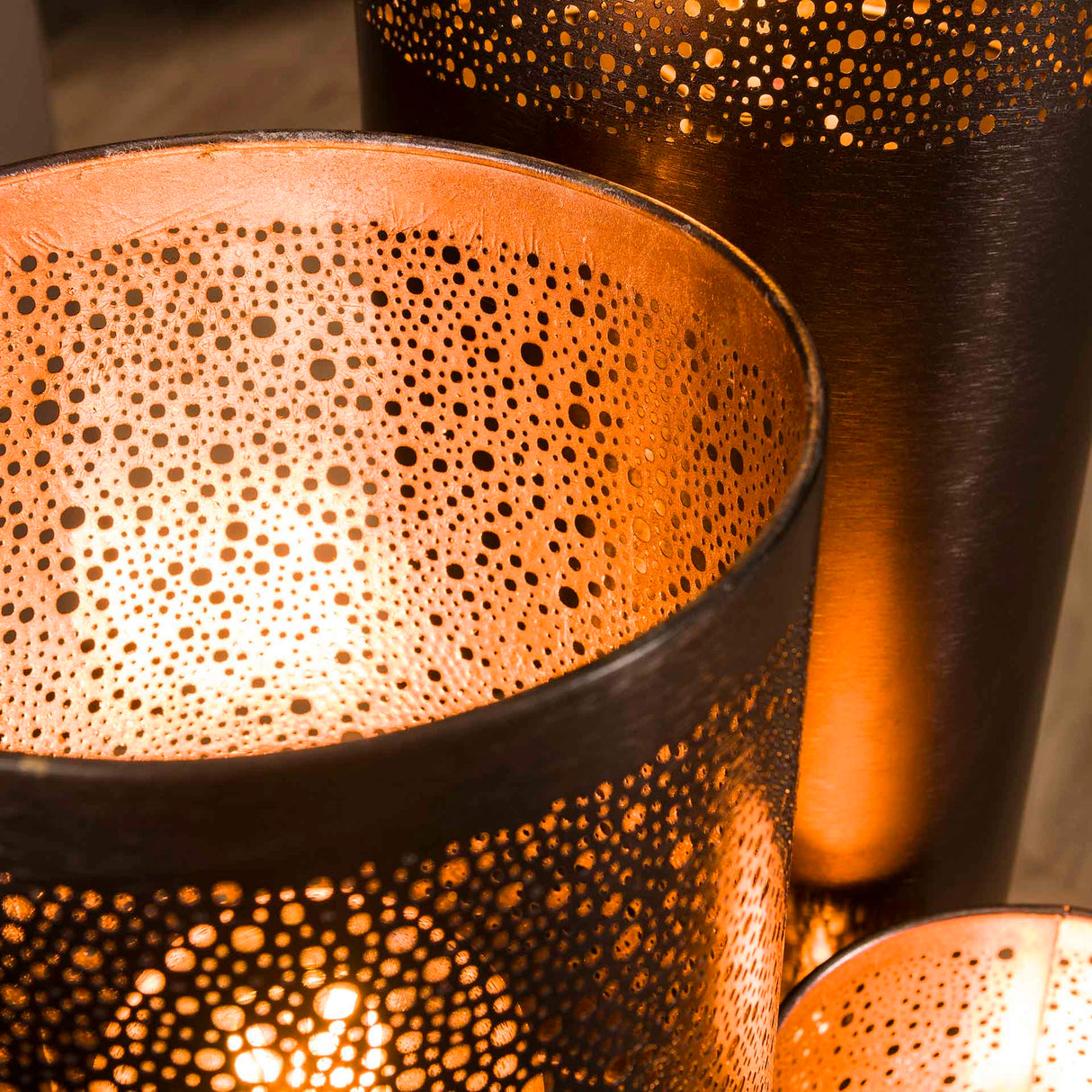Stehlampe mit zylindrischem Design – Stilvolle Lichtspiele - Prime Möbel