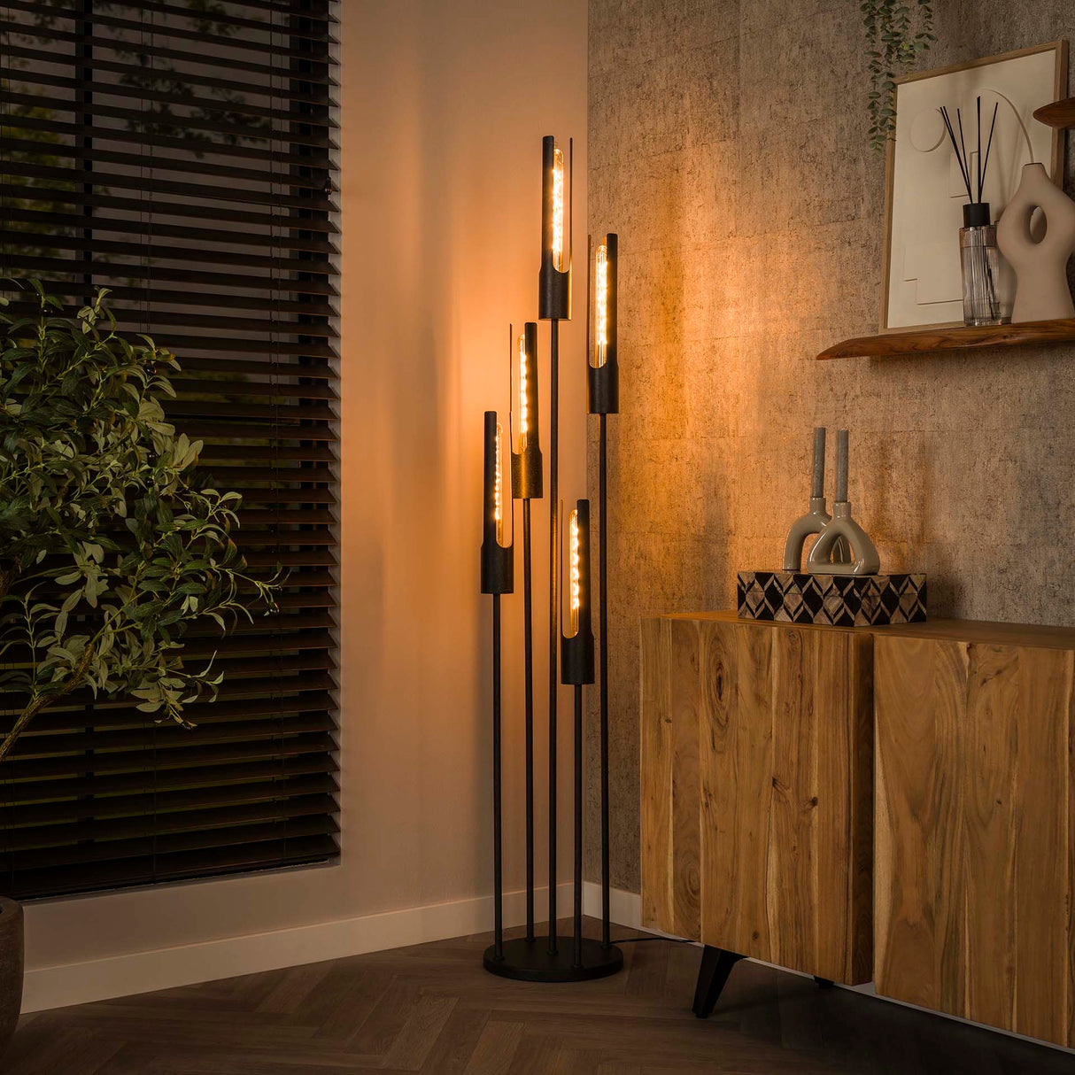 Stehlampe Tube Elegantes Design für stimmungsvolles Licht - Prime Möbel
