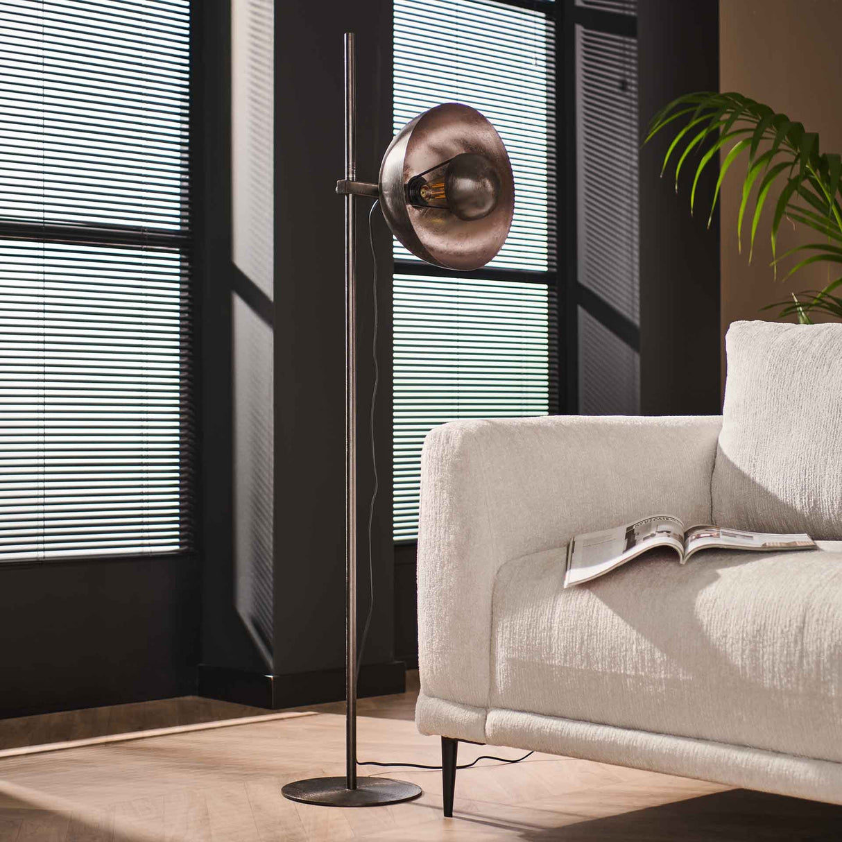 Stehleuchte Adjust mit schwarzem Nickel-Finish - Prime Möbel