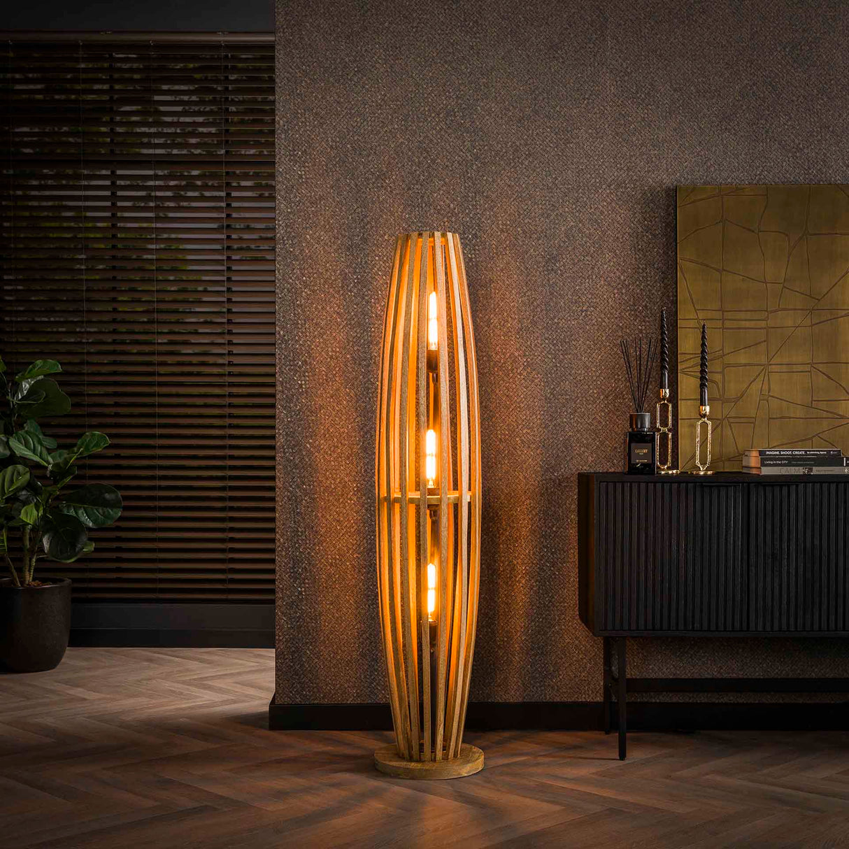 Stehleuchte ‘Orbit L’ – Natürliche Eleganz trifft auf modernes Design - Prime Möbel